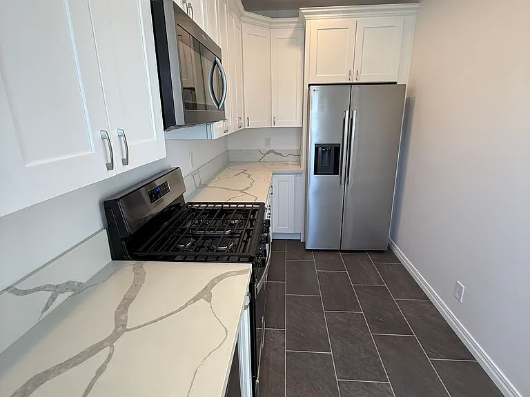 Extra Long Quartz Counter Space for Meal Prep and Entertaining