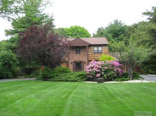 37 Shoreham Dr W, Dix Hills, NY 11746
