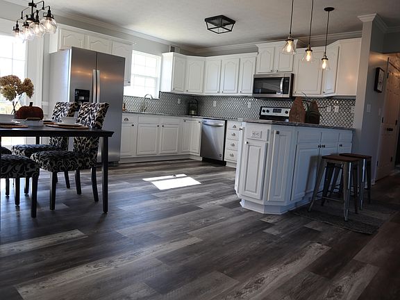 5th image of 590 Webb Ln