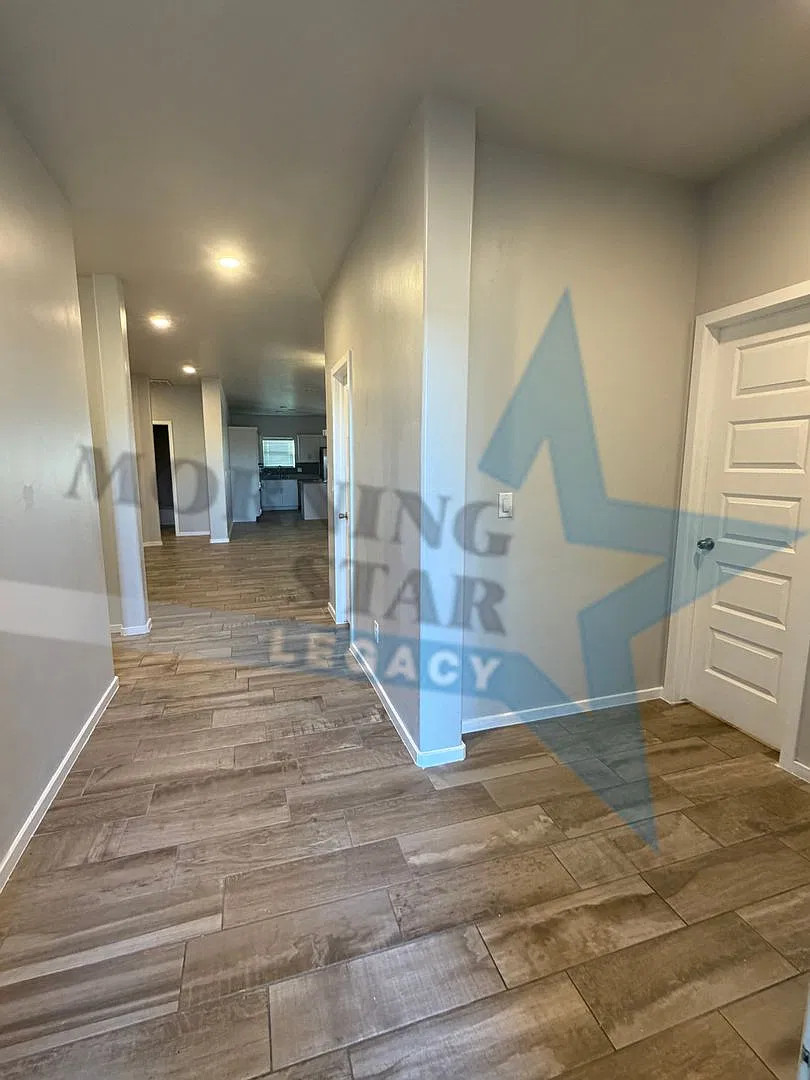 Beautiful 3 Bedroom, 3 Bathroom in Metro! — Photo 2
