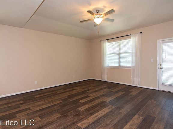 4th image of 1613 Desmond St