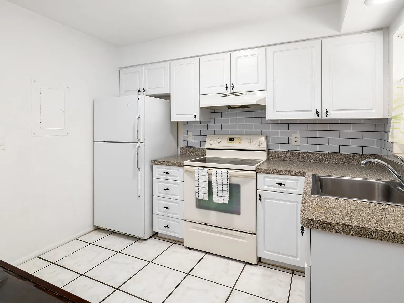 2 bed, 825 sqft, $1,950 — Photo 3