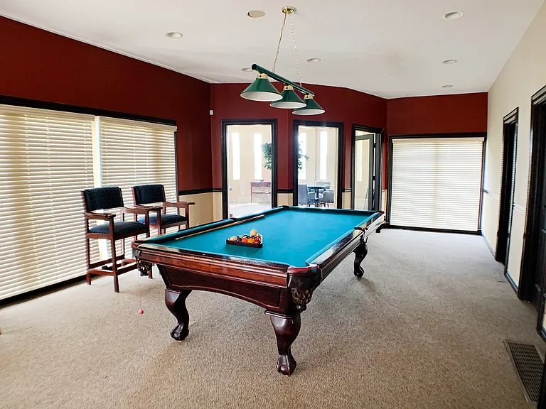 Knobs Pointe Apartments — Photo 12