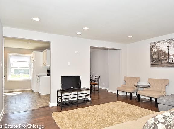 3rd image of 702 E Lincoln Ave