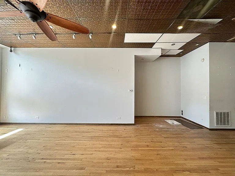 2138 W Chicago Ave #EROTS — Photo 5