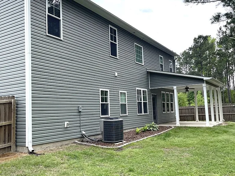 211 Seneca Ct — Photo 16