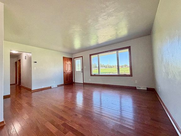 4th image of 2022 Burleigh St