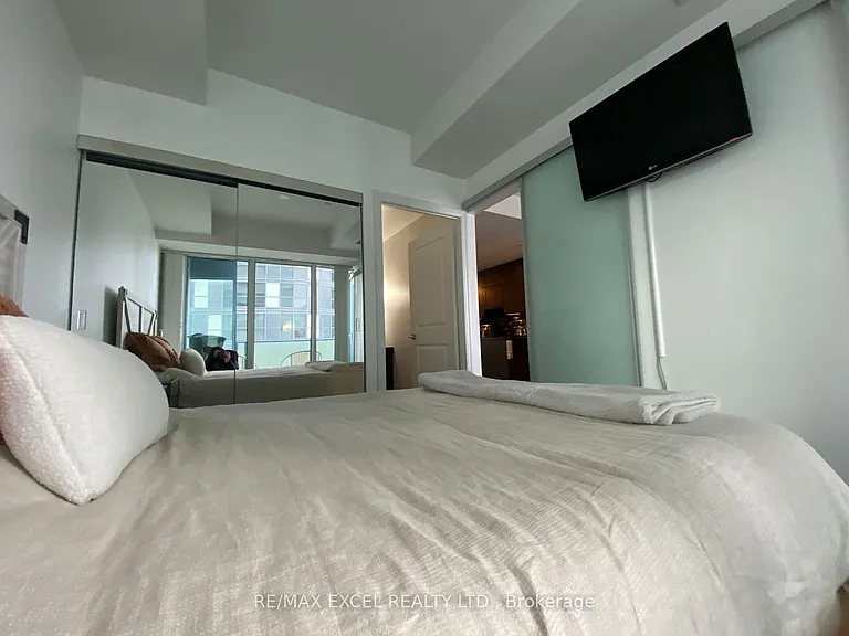 8 The Esplanade #1812 — Photo 34