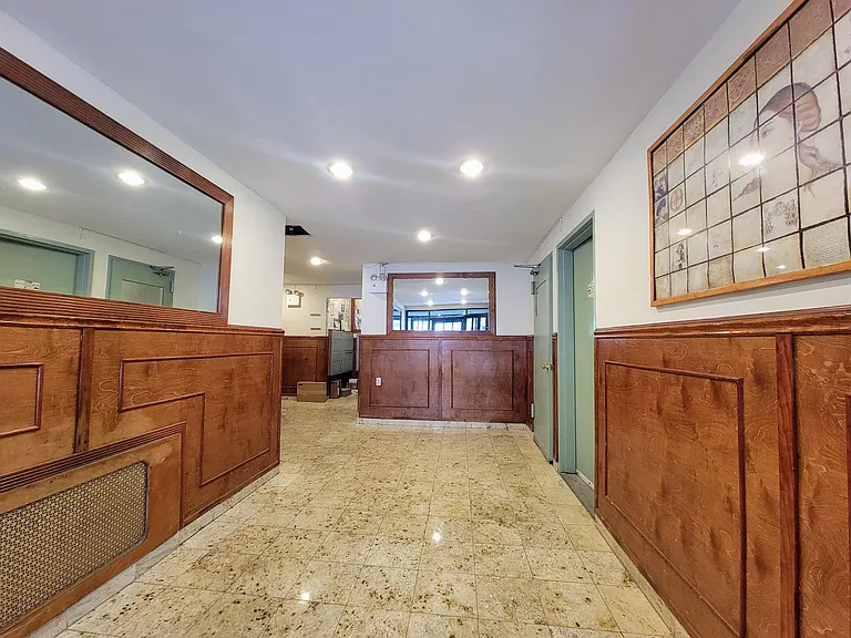 135 E 17th St #7Z — Photo 7