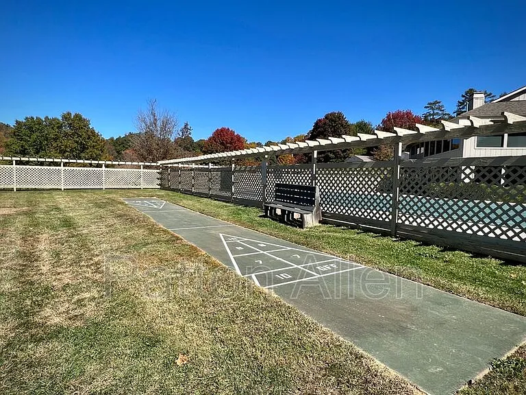 2406 Abbey Cir — Photo 29