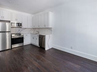 246 W 48th St #4A, New York, NY 10036
