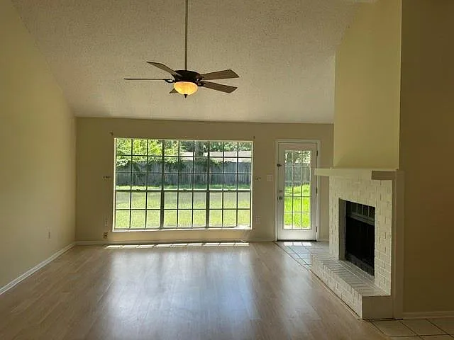 310 Audubon Dr — Photo 2