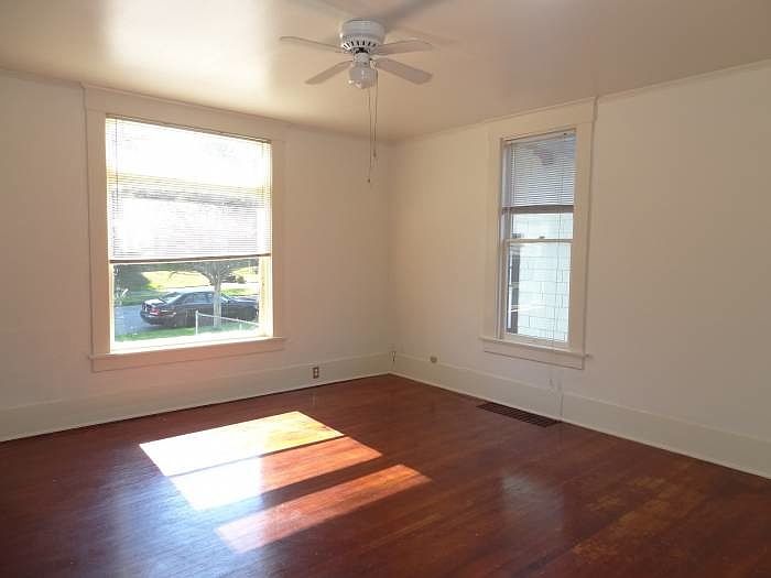 2nd image of 801 N L St APT 1