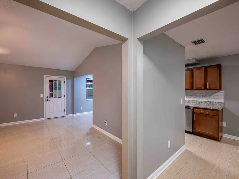 1623 Twin Oak Dr E — Photo 16