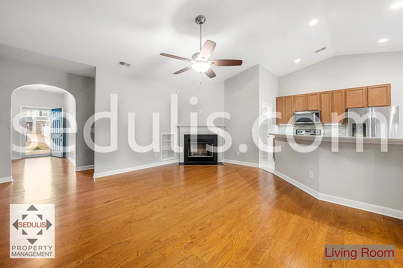 4 bed, 2.0 bath, 1884 sqft, $2,300 — Photo 3