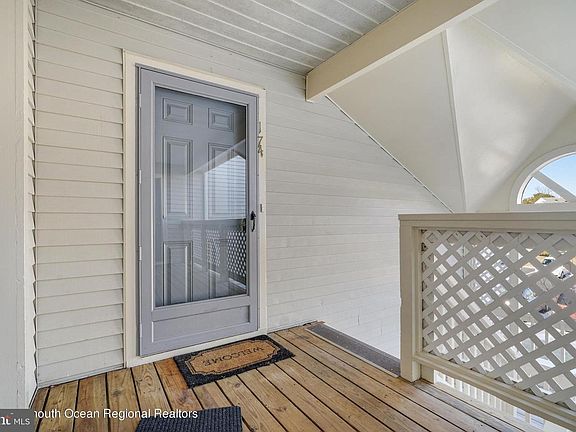 2nd image of 174 Pinetree Ct