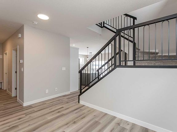 2nd image of 40 Emmett Cres