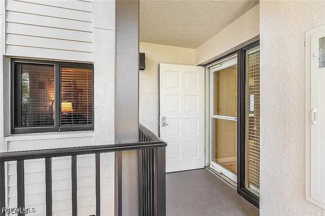 2 bed, 2.0 bath, 1143 sqft, $5,500 — Photo 4