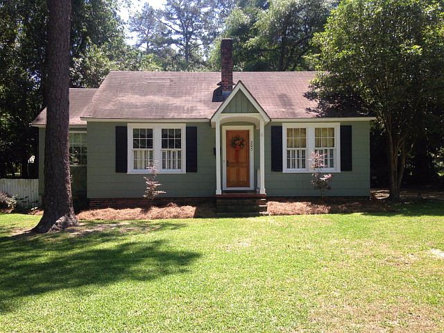 1st image of 205 Circle Dr