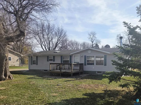 212 S Perry Ave, Colman, SD 57017