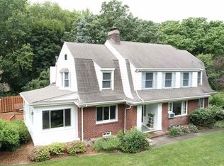 511 Oakhurst Dr, Clinton, IA 52732