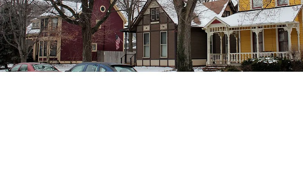 842 Broadway St photo 1