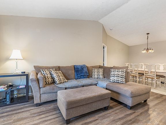5th image of 2295 Teal Briar Ln APT 205