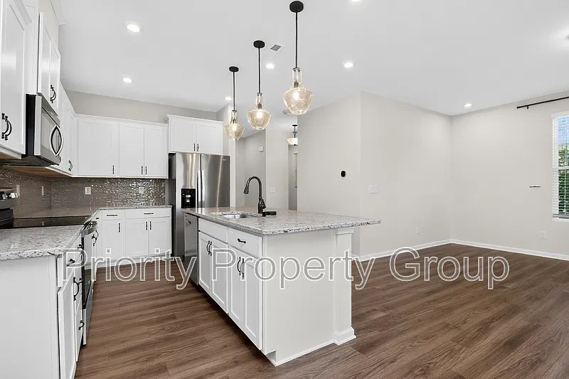 3 bed, 2.5 bath, 1906 sqft, $2,395 — Photo 4