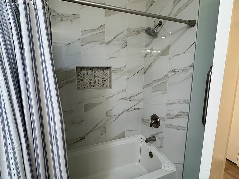 7000 Saranac St #9 — Photo 38