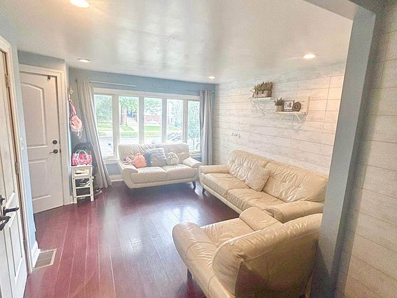 3rd image of 3628 N Nordica Ave