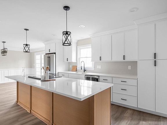 3rd image of 1609 Falls Ct