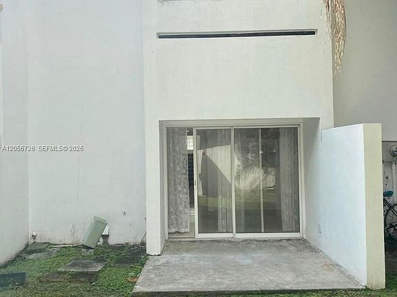 2nd image of 5020 Elmhurst Rd APT B