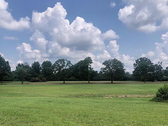 2nd image of 936 Cemetery Rd