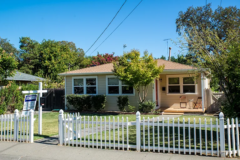 414 Edwards St photo 1