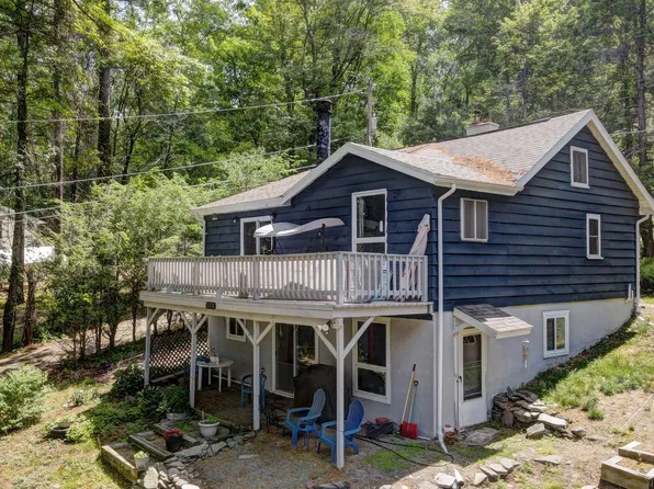 101 Lower Unger Ln, Paupack, PA 18451