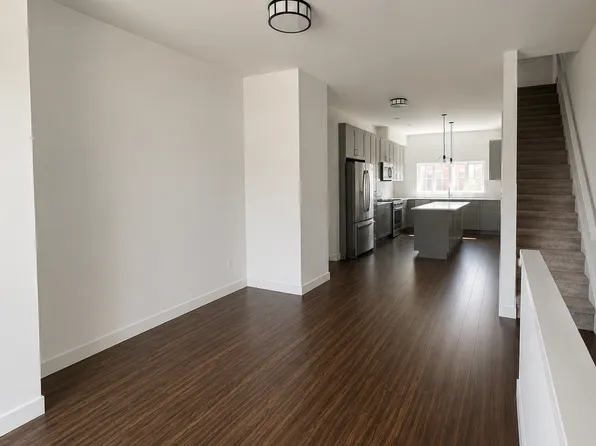 1942 NE 7th Ct, Renton, WA 98056