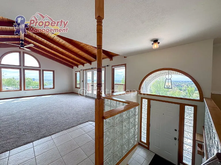 2624 N Hillway Dr — Photo 4