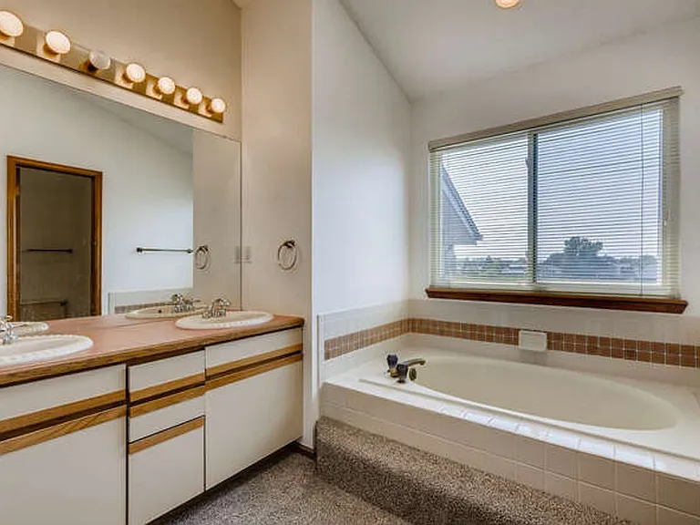9151 Kenwood Ct — Photo 10
