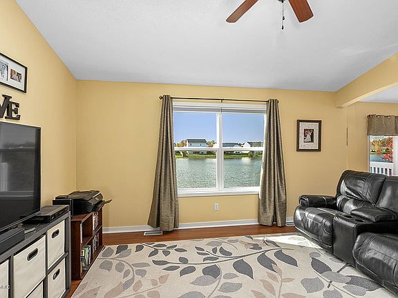 4th image of 2847 Sunrise Ave