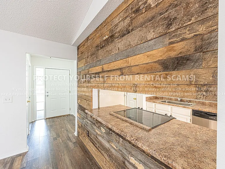 3161 W Oakfield St — Photo 4