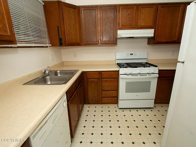 526 E 15th Ave #4 — Photo 9