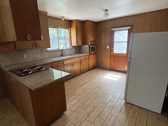 5th image of 2655 Osborne Ave
