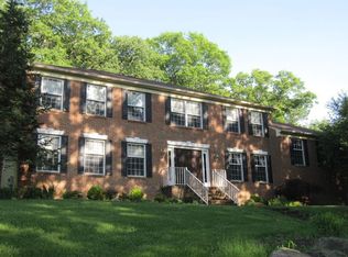 10 Indian Run Rd, Long Valley, NJ 07853