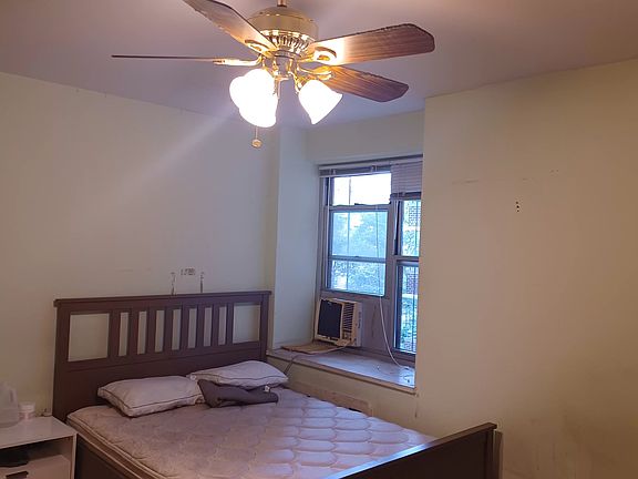 4th image of 575 Grand St #204E