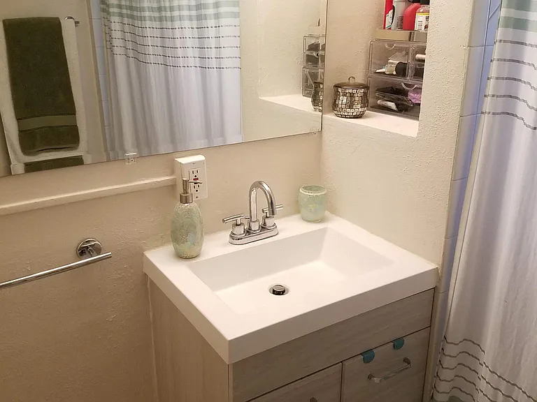 39 N Clarkson St #B — Photo 12
