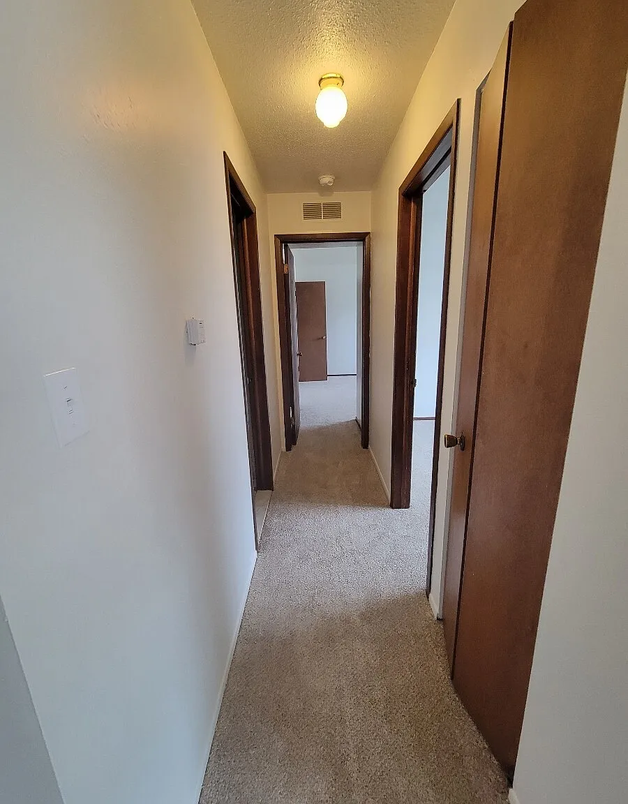 Tecumseh Apartments — Photo 4