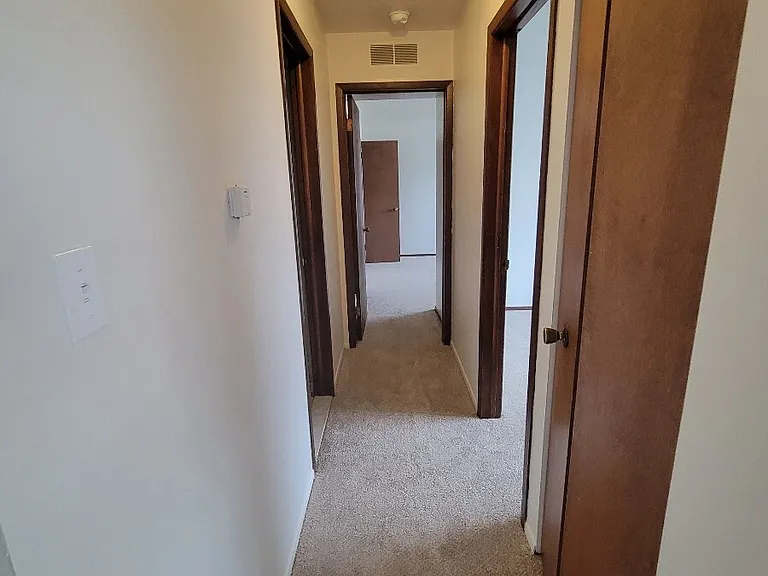 1316-1325 Southwestern Dr — Photo 19