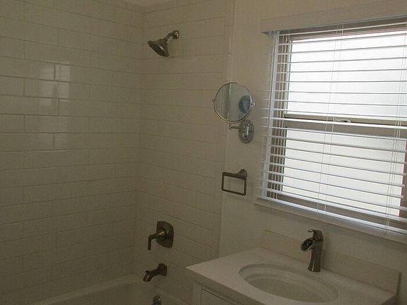 3rd image of 6104 E Ocean Blvd