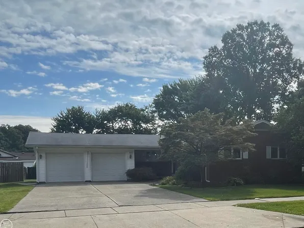 1035 Indiana Ave, Marysville, MI 48040