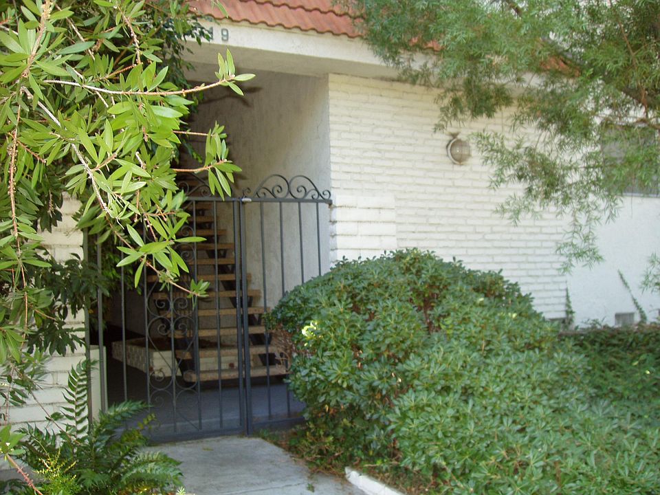 Entry to the building